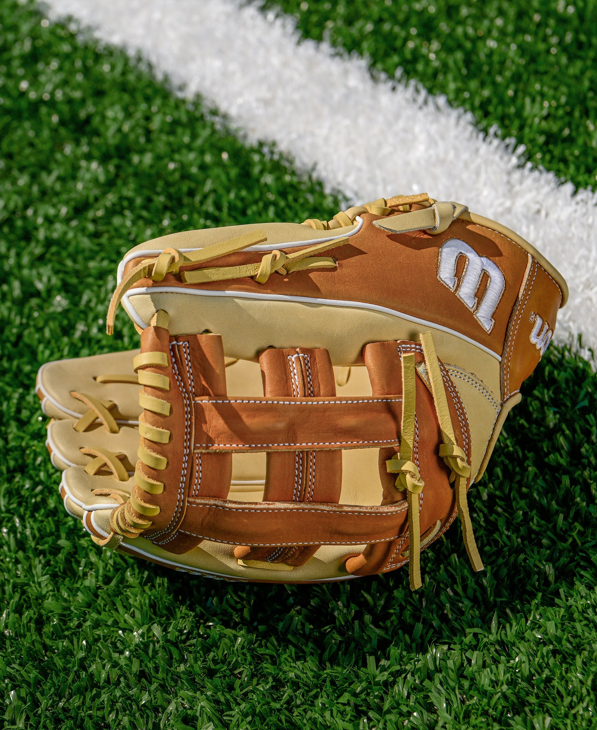 Wilson A1000 1750 Model 12.5" Baseball Outfield Glove