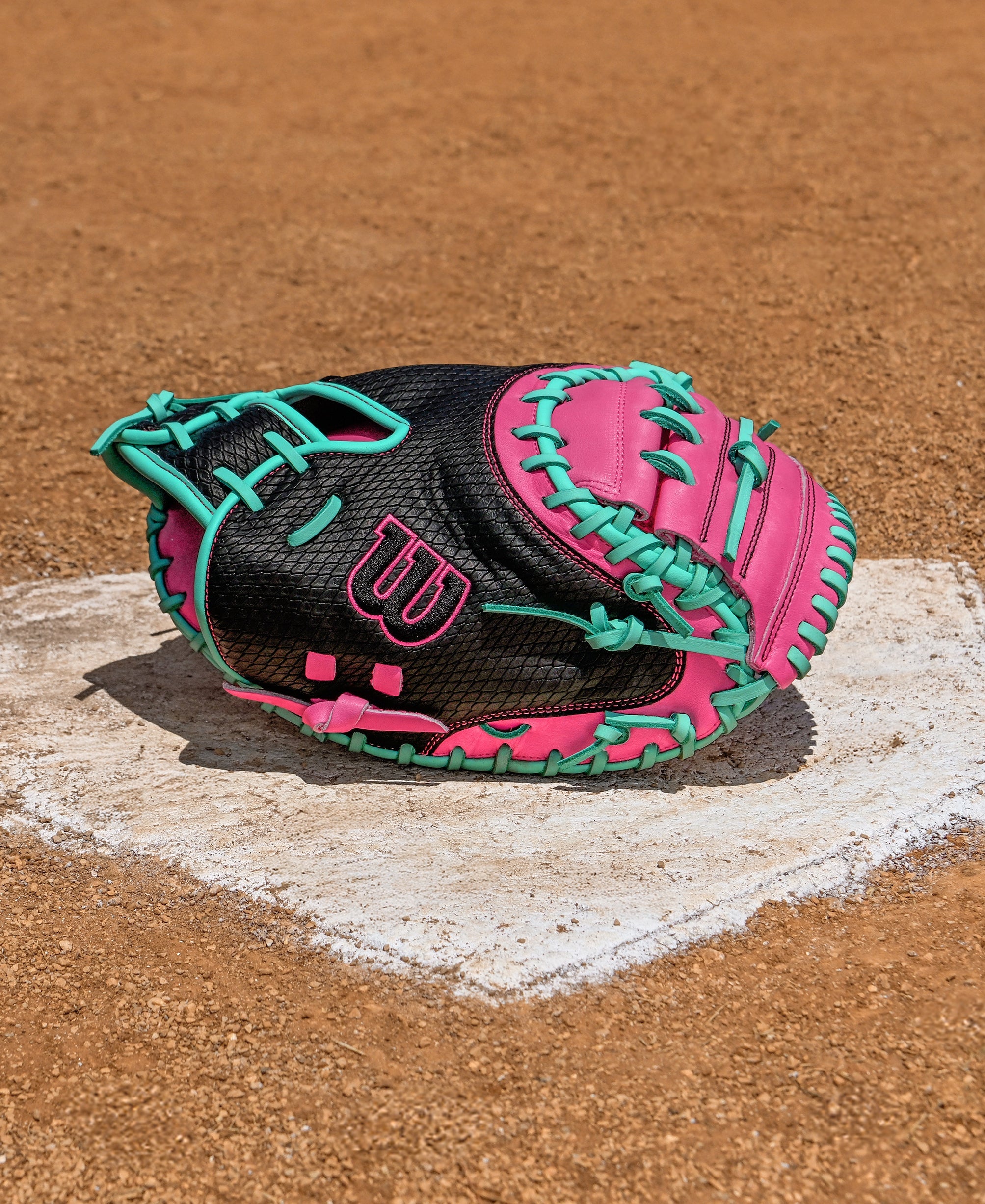 Wilson A1000 CM33 Model 33" Baseball Catcher's Mitt with SuperSnakeSkin