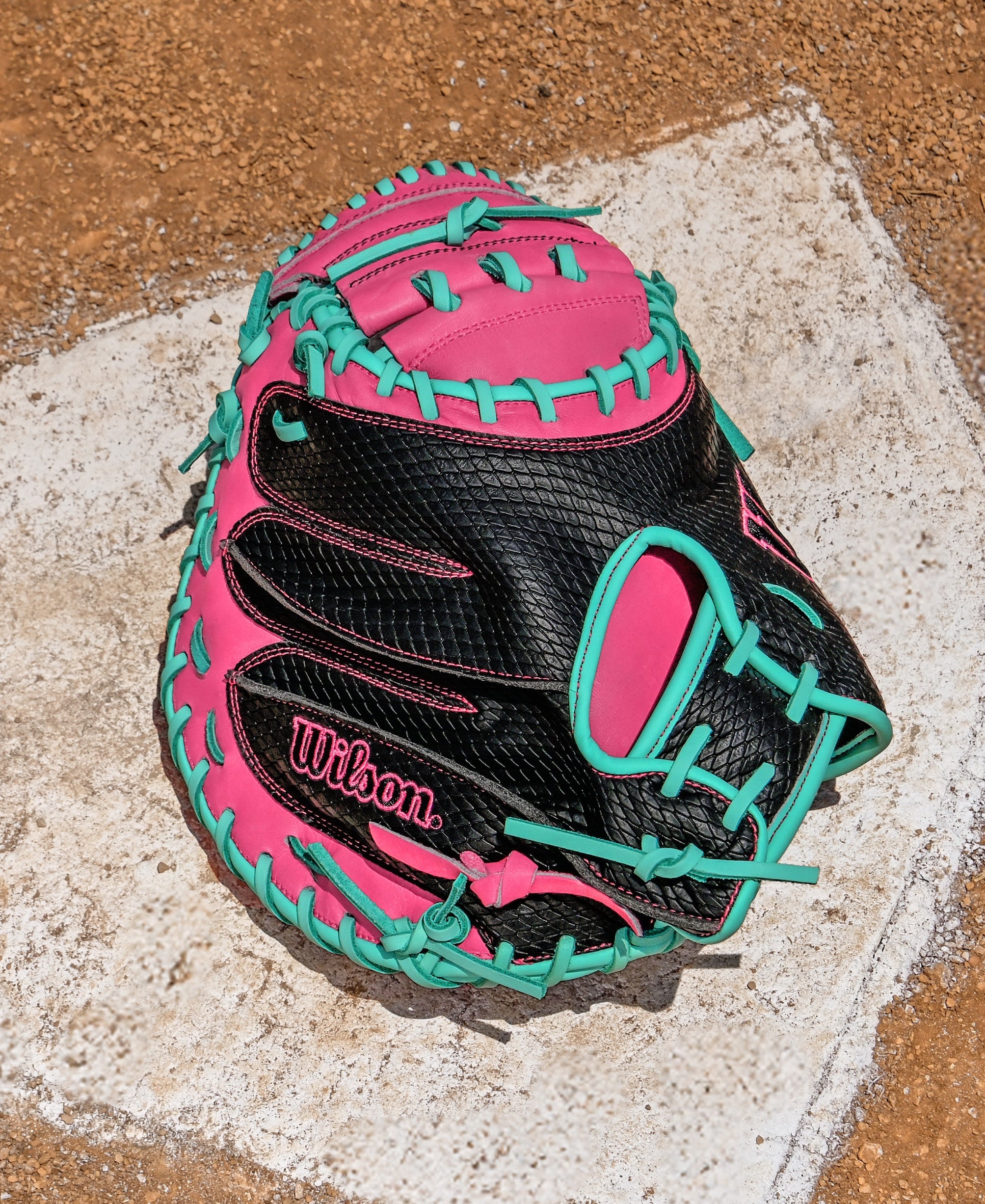 Wilson A1000 CM33 Model 33" Baseball Catcher's Mitt with SuperSnakeSkin