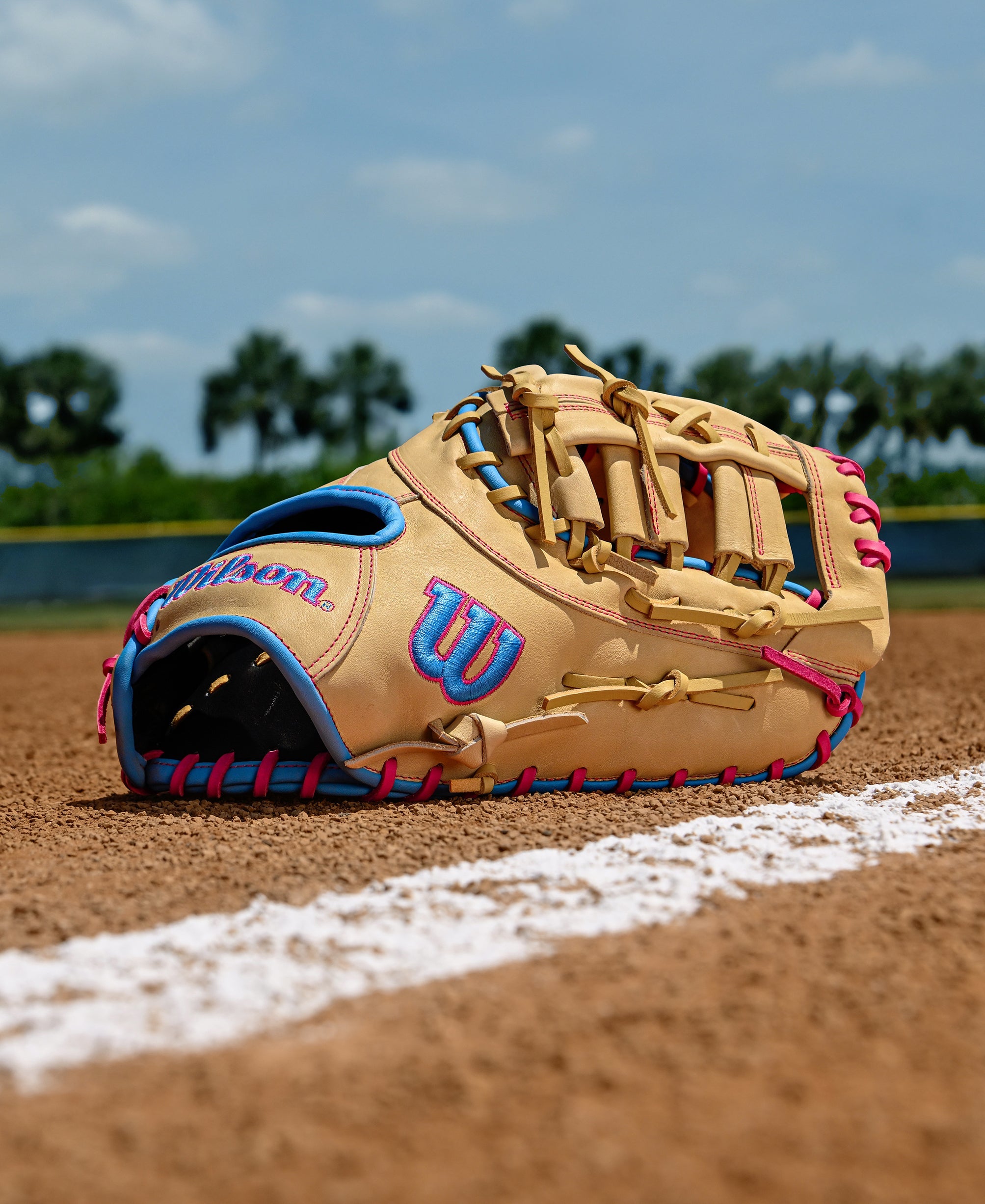 Wilson A1000 1620 Model 12.5" Baseball First Base Mitt