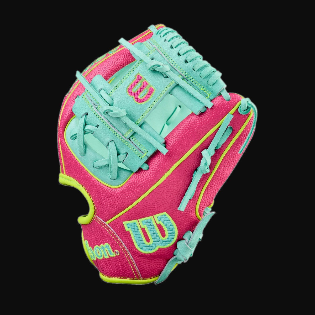 Wilson Spring 2026 A2000 DP15 Pedroia Fit SuperSkin Model 11.5" Infield Baseball Glove [bgblk]
