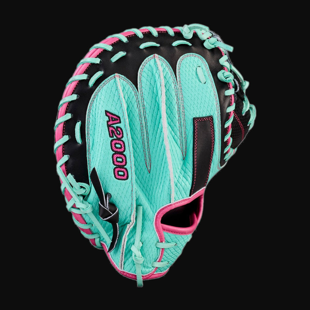 Wilson Spring 2026 A2000 M23 SuperSkin Model 33.5" Baseball Catcher's Mitt [bgblk]