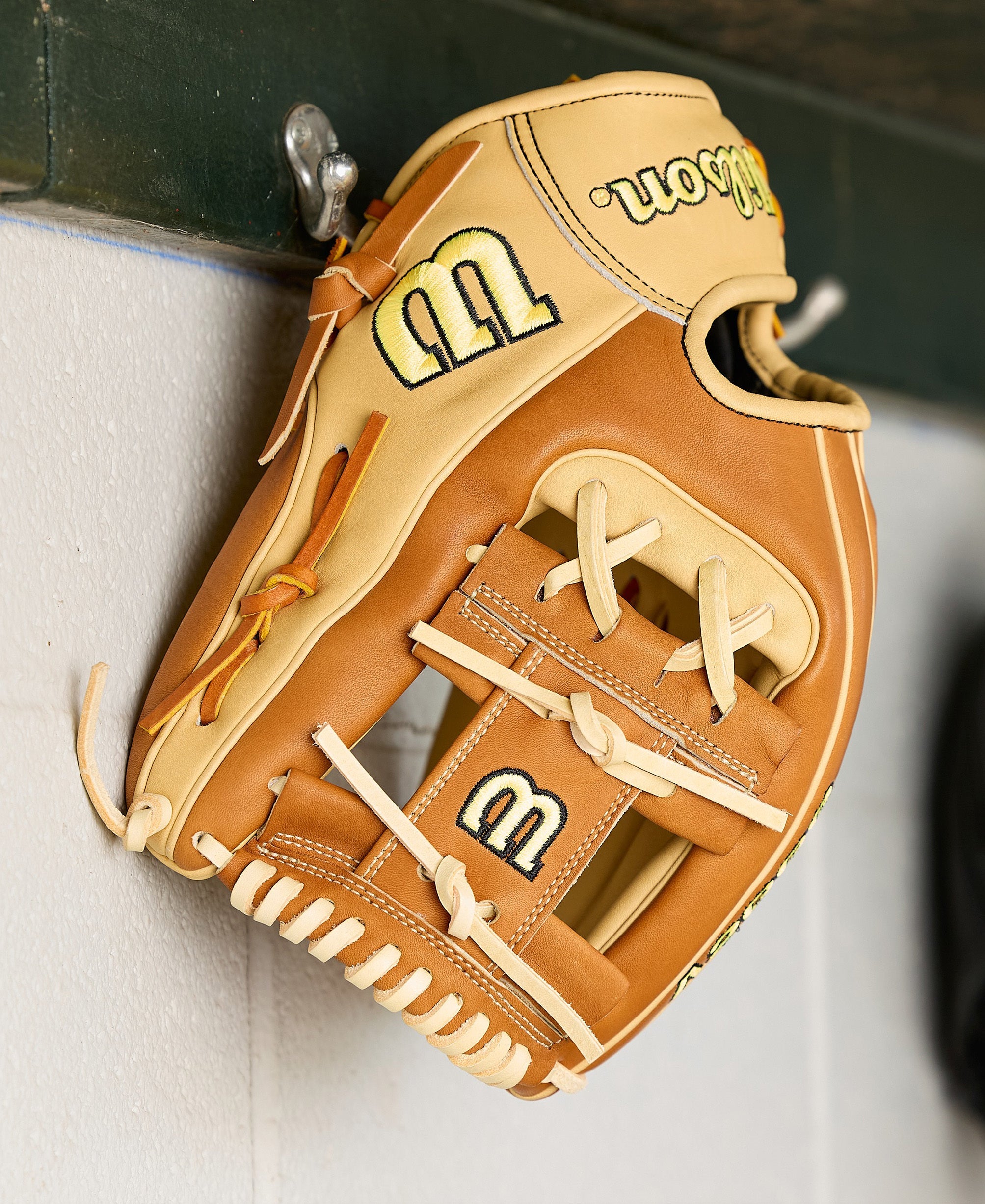 Wilson A2000 Classic 1975 Model 11.75" Baseball Infield Glove
