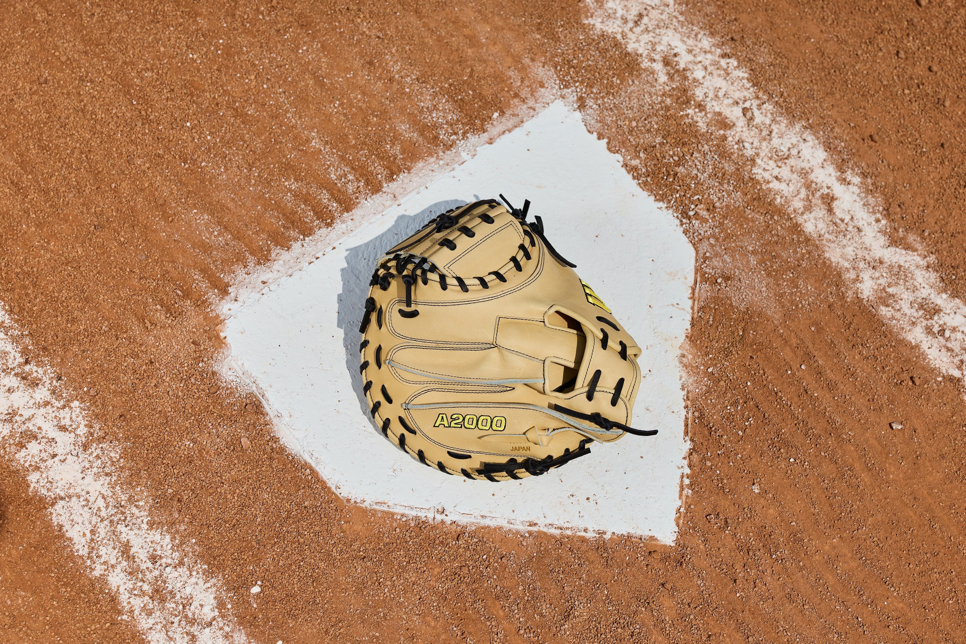 Wilson A2000 Classic 1734 Blonde Model 34" Baseball Catcher's Mitt